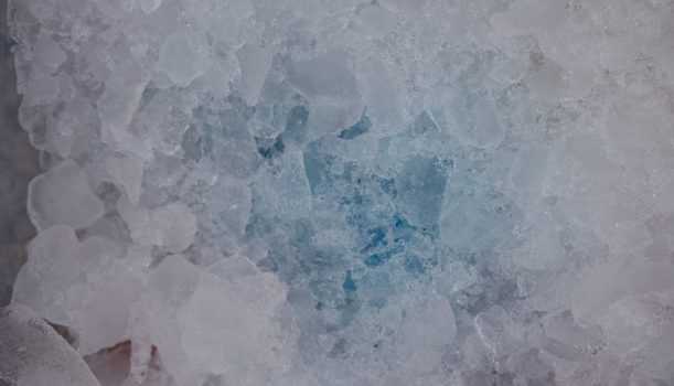 Czy lodówkę można przewozić na leżąco?